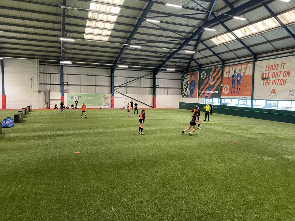 An action packed day at @oceanparkarena1 for another instalment of our @HoopEducation_ #SecondaryFives event, with the turn of Year 7 & Year 8 Girls teams. Llongyfarchiadau | Congratulations to @EHS_Footba11, who were the victors on the day. #schoolcountycountry