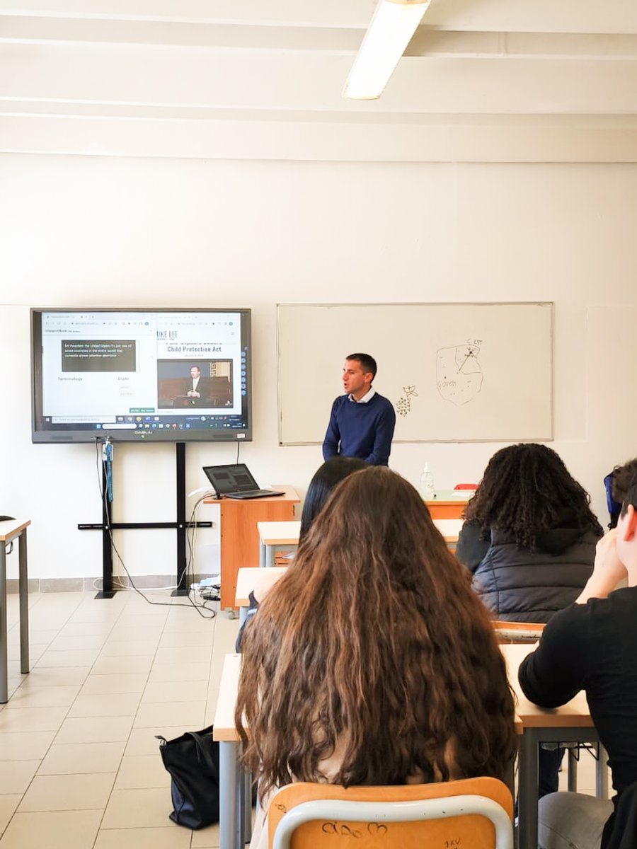 Il 29 aprile Claudio Russello, Docente UNINT, ha tenuto la lezione “La professione dell'interprete e del traduttore alla luce delle nuove tecnologie: Il ruolo che giocherà l'Intelligenza Artificiale nella pratica del professionista” presso il Liceo Gassman di Roma #UNINT #AI