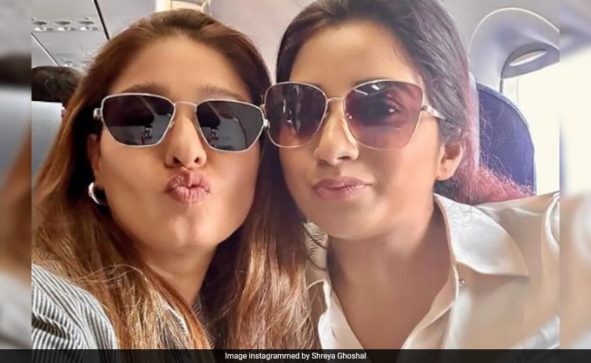 Shreya And Sunidhi 'Break The Internet.' The Comments Explode ndtv.com/entertainment/…