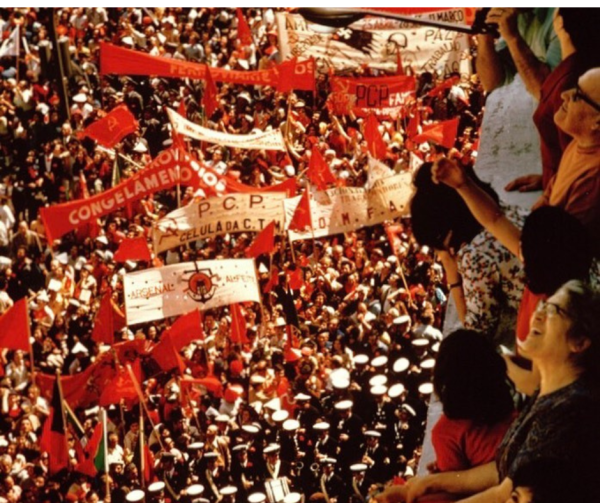 #MayDay2024 greeting to all workers of the world.
'We have been nought. We shall be all.
The photo was taken by © Red Saunders on #MayDay 1975 in Lisbon - one year into Portugal's #carnationrevolution.
We have it in our power  
#InternationalWorkersDay
#MayDay2024
✊🏽✊🏾✊🏿✊