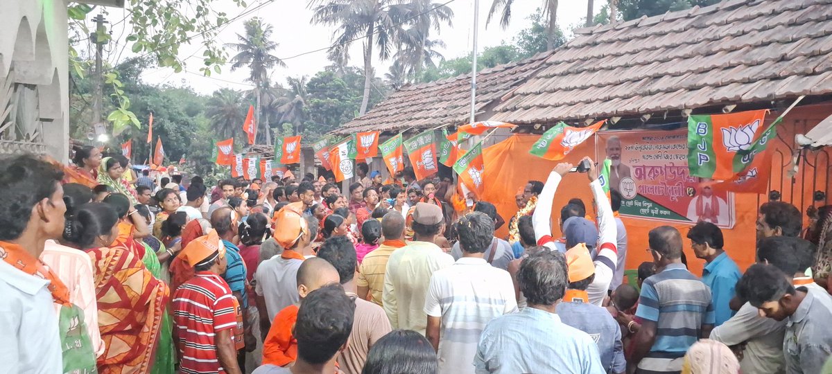 উলুবেড়িয়া দক্ষিণ বিধানসভার হীরাপুর অঞ্চলে পথসভায়।
#Vote4BJP