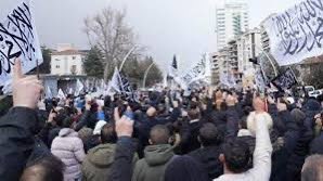 İstanbul’da meydanlar şeriatçı , hilafetçi örgütlere açık .. İşçilere, sendikalara kapalı .. Özeti budur!