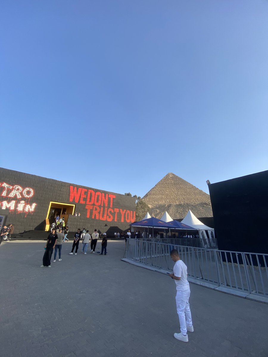 ab0sha's tweet image. Livin