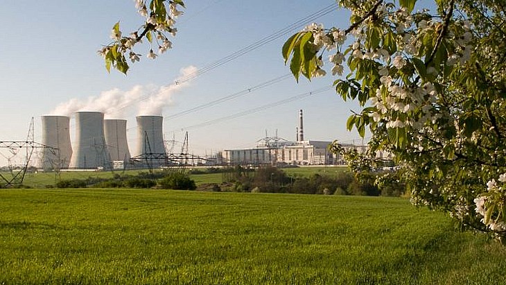 .@SkupinaCEZ and its Elektrárna Dukovany II subsidiary have received binding bids from South Korea's @ilovekhnp_eng and France's @EDFofficiel for the construction of four new #nuclear units in the Czech Republic tinyurl.com/udxp5r4j