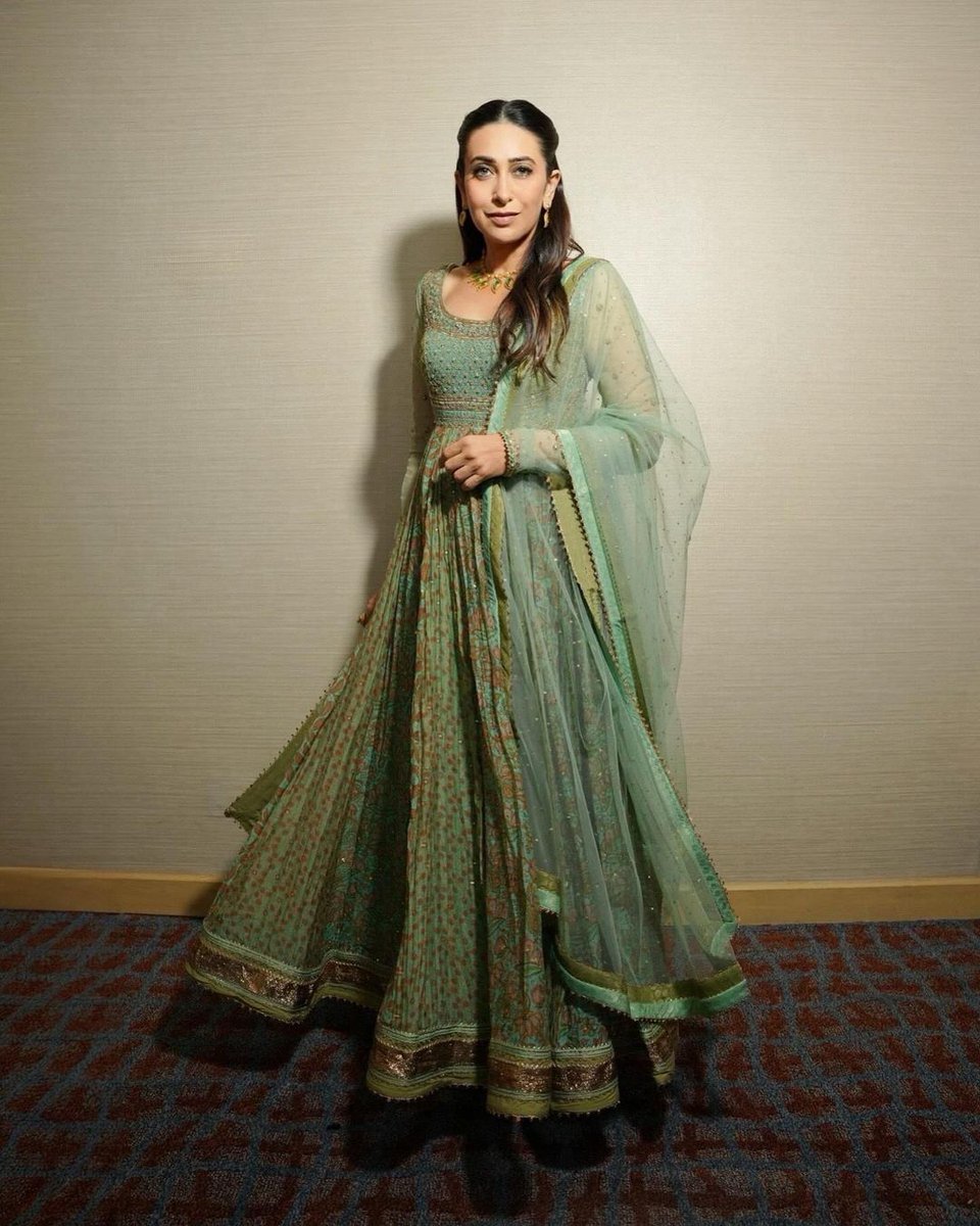 Karisma Kapoor 💚✨

#KarismaKapoor