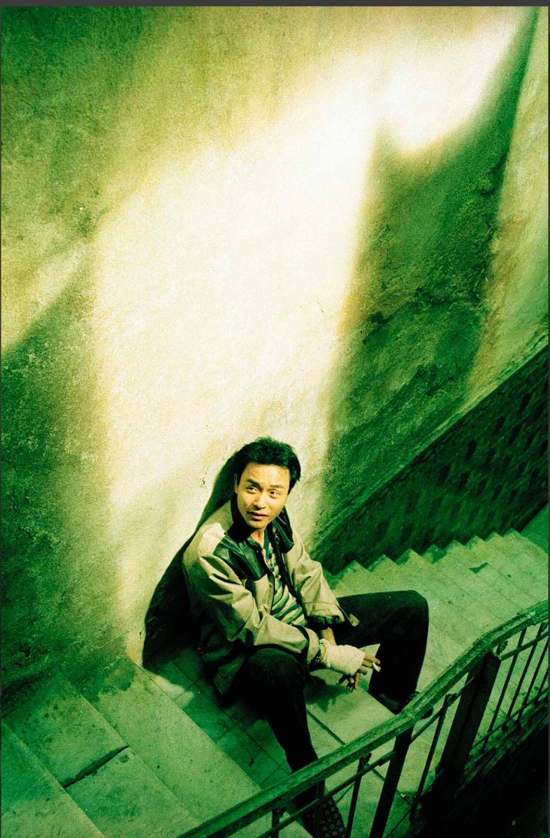 Arte e conceito em tudo! As fotos de “Right Place, Wrong Person”, novo álbum do RM, foram tiradas por Wing Shya, mais conhecido por seu trabalho como fotógrafo no set dos filmes de Wong Kar-Wai (In the Mood for Love). cr. 0613frames #RightPlaceWrongPerson #RM @BTS_twt