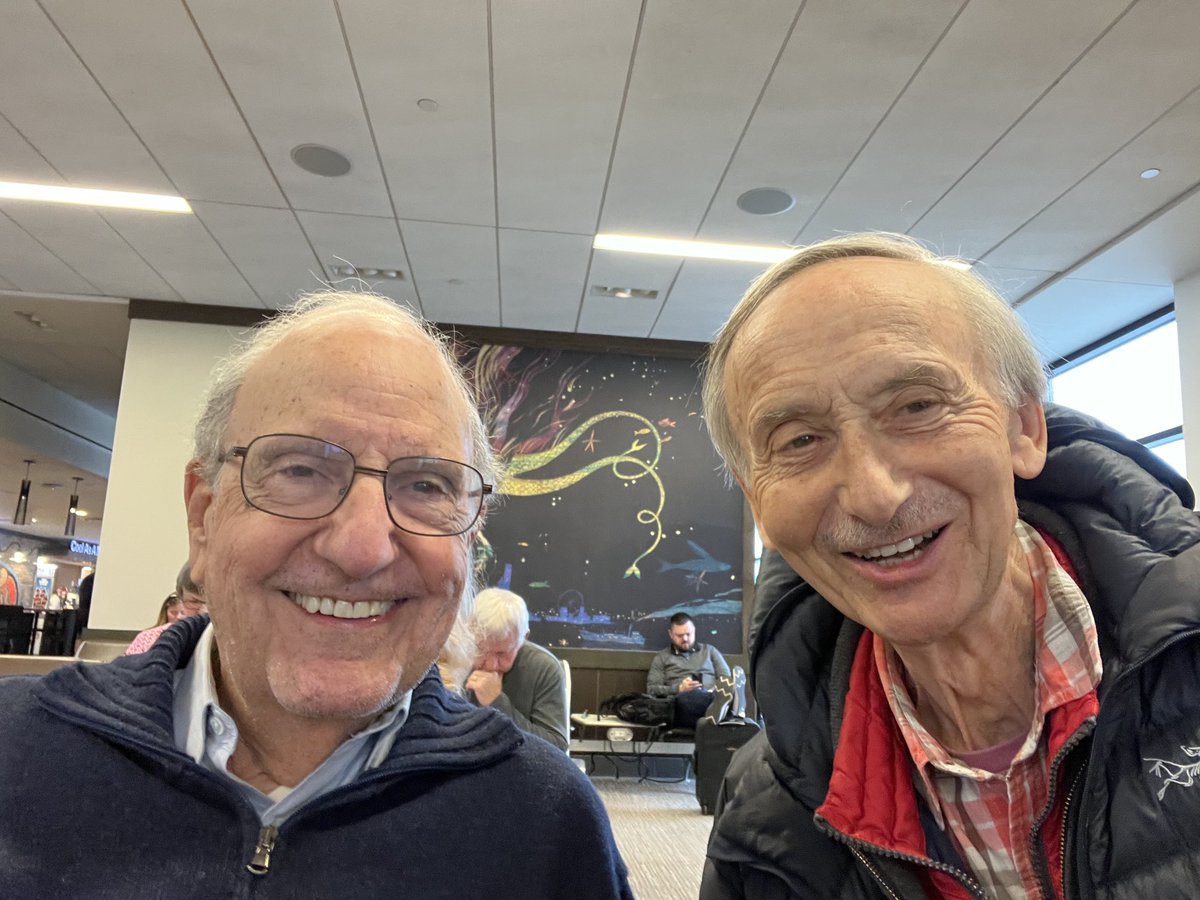 Serendipitous meeting at Portland airport, Sen George Mitchell, Architect of Good Friday Agreement. Both of us to NYC for special performance of the play The Agreement ⁦@IrishArtsCenter⁩ with ⁦@QUBelfast⁩ ⁦@HillaryClinton⁩ ⁦@BillClinton⁩ ⁦@HocGfa⁩