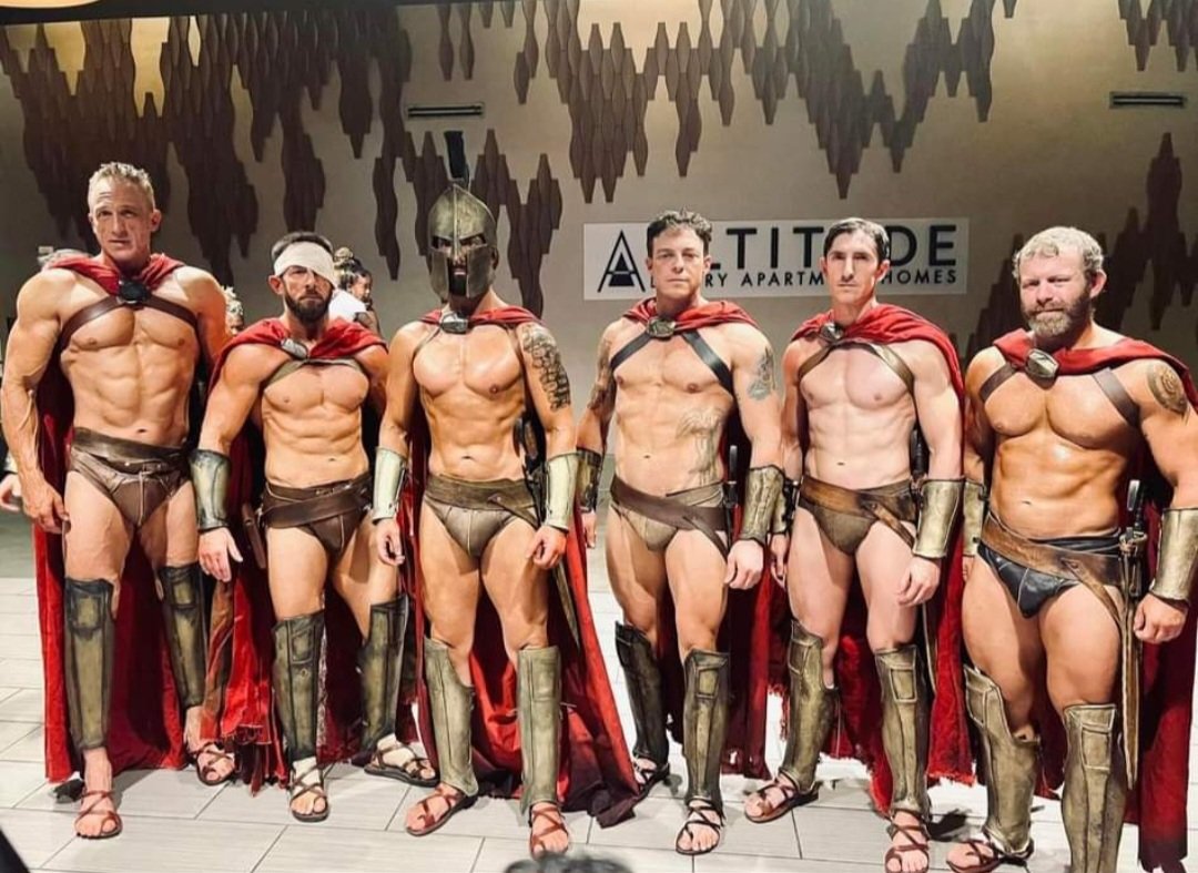 300dcSpartans's tweet photo. The King &amp; his personal bodyguards. Only 121 days till @dragoncon to see who will claim the spots for the King's 2024 personal bodyguards. #DragonCon2024 #Spartan #SpartanUp #TuesdayMotivation #Costume @hiltonatlanta https://t.co/IoYn0hJEVq