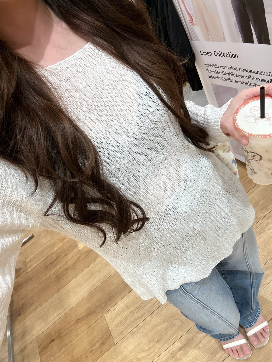 looookmai's tweet photo. ชอบ ootd เที่ยวพัทยาชุดนี้มากกก สบายๆแต่ก็ยังดูมีอะไร ถ่ายรูปเข้ากับทั้งทะเล คาเฟ่✨ แบรนด์ไทยหมดเลยน้าลุคนี้ https://t.co/qGB6kYeAiX