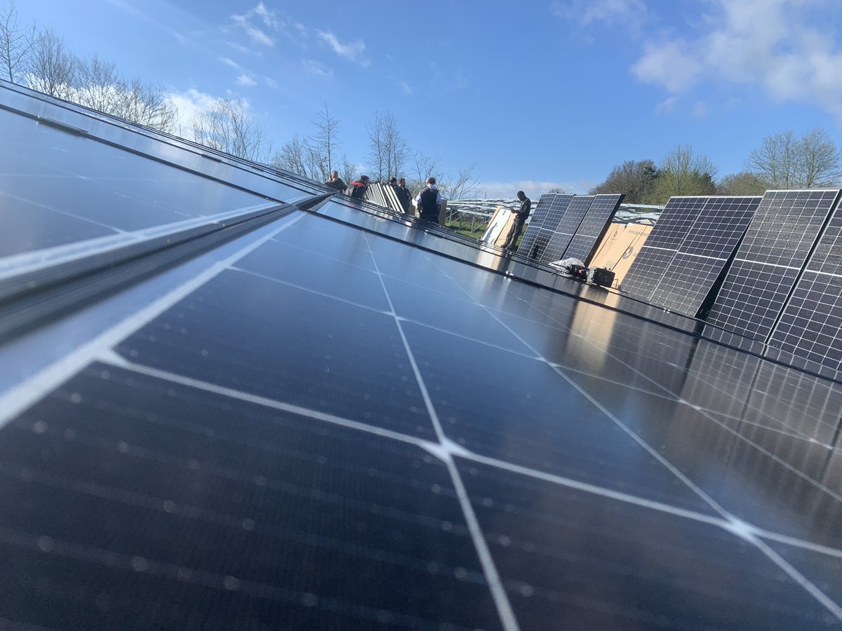 EE-Pionierin seit 2012: Als sich gut 💯Menschen zusammen getan haben, um die 🏆BERR eG🏆 zu gründen, war das ein Meilenstein der lokalen #Energiewende. Heute unterstützt unserer Geno des Monats als Teil von <a href="/ECShares/">SHAREs</a> Energiegemeinschaften aus ganz Europa👉genossenschaften.de/de/buerger-ene…