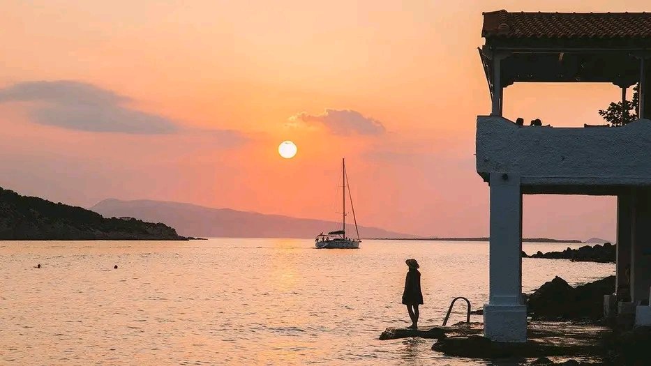 'Δε δέχομαι τα σύνορα... Δε με χωρούν τα φαινόμενα... πνίγομαι. Ο νους βολεύεται...έχει υπομονή..του αρέσει να παίζει... Μα η καρδιά αγριεύει...δεν καταδέχεται αυτή να παίξει... Πλαντάει και χιμάει να ξεσκίσει το δίχτυ της ανάγκης...' ΝΙΚΟΣ ΚΑΖΑΝΤΖΑΚΗΣ