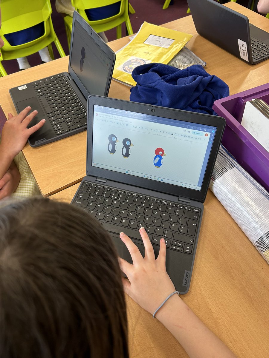 In computing Year 5 have been creating their own vector drawings. This week they created a penguin, after copying the penguin they transformed it into a parrot 🐧🦜