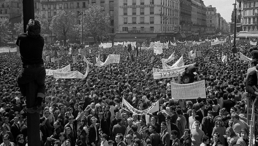Le 3 Mai 1968, des étudiants se mobilisent à la Sorbonne contre la guerre du Vietnam. Pris de panique, le recteur de l'Université de Paris réquisitionne la fliquerie pour faire évacuer les lieux par la force. La suite... c'est Mai 68. Et si Mai 2024... 🔥🔥🔥