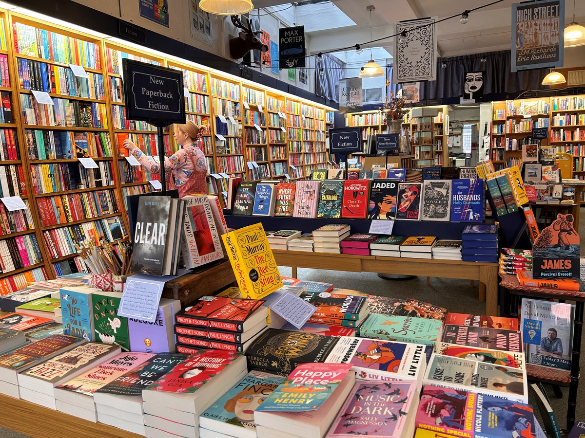 Spend an hour or two in the best company possible - the company of a good book! 📚

#sevenoaks #bookshop #indiebookshop #independentbookshop #books #reader