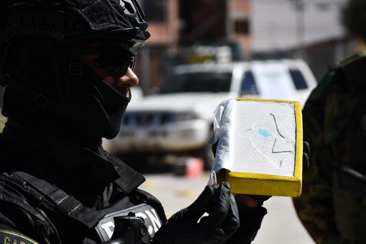 En el municipio de #Oruro presentamos los últimos casos resueltos por nuestra #FELCN en la lucha contra el narcotráfico, afectando en total al patrimonio de este ilícito en más de USD 2.1 millones. Mira todos los detalles del caso en el siguiente enlace: acortar.link/jsDN6S