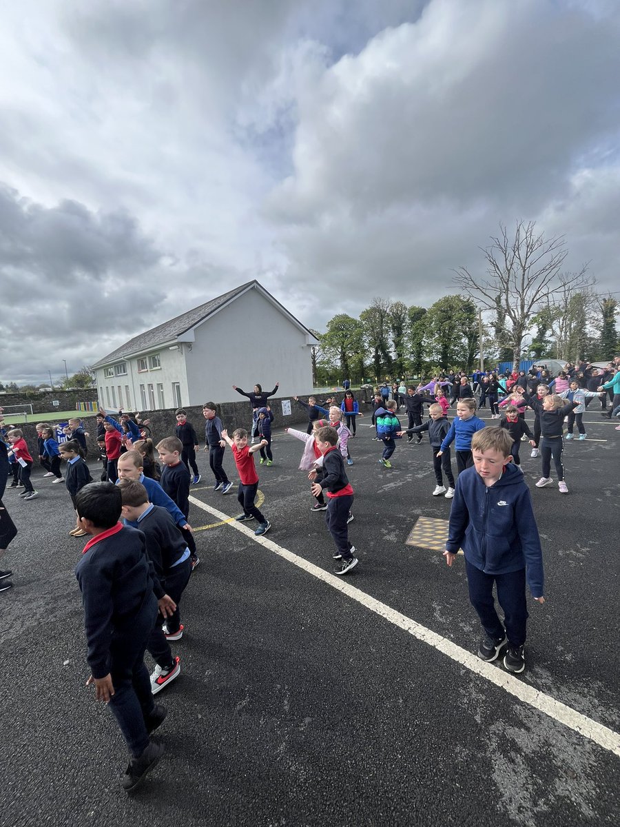 What a great day we had being active today. We joined with the whole school for an 11 B4 11 active and we went to the local playground! @ActiveFlag @HealthyIreland @Education_Ire #ASW24
