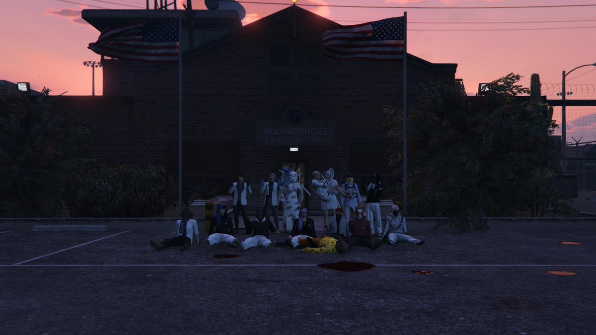 apexgoc's tweet photo. AYRP物語 【完】
gtaがそもそも始めたばっかりで分からなかった所教えてくれたりして嬉しかったです！
水色、黄色、紫ギャング個人医の人、それ以外の人達にいじめられたりたけど楽しかったです警察の人たちも感謝しかないですこんな僕と仲良くしてくれて嬉しかったです！
また会いましょう！！
#AYRP https://t.co/lvR1IuM34a