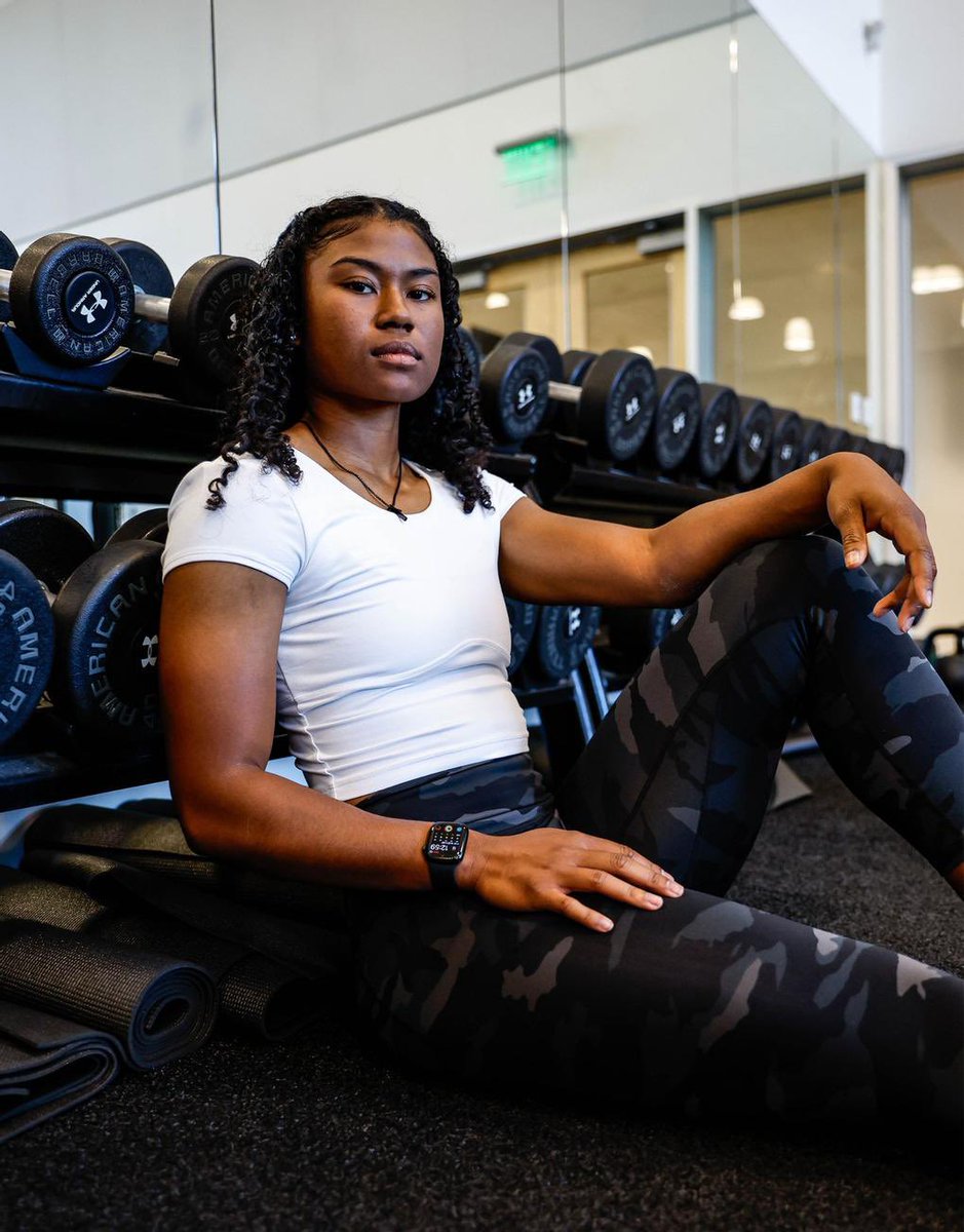 “Style is an artful fusion of personal preferences, attitudes, and influences that result in a one-of-a-kind statement.”

Our very own Jaeda McFarland visited Under Armour Headquarters and discussed what style means to her. 

🔗: go.umd.edu/44kB9N8

#FearTheTurtle