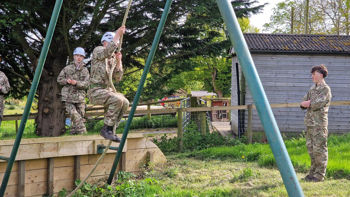 KHSCCF's tweet photo. Kingham Hill School CCF obstacle course in action https://t.co/ibQ6IEYWde