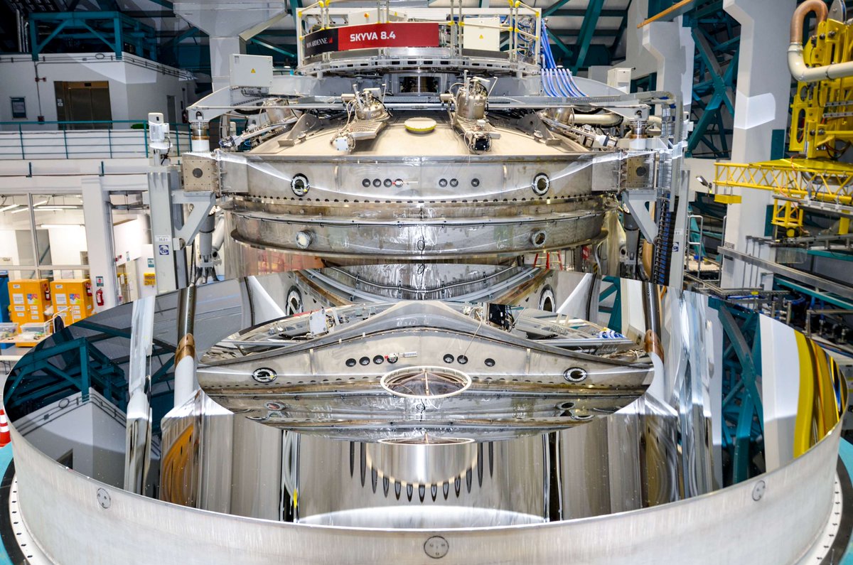 When you finally get that shiny coating you wanted.... 🤩

Rubin Observatory's 8.4-meter mirror is officially, finally, a mirror! In a 4.5-hour process, the glass got its protected silver coating—and one step closer to being able to #CaptureTheCosmos

🔗:  rubinobservatory.org/news/coating-p…