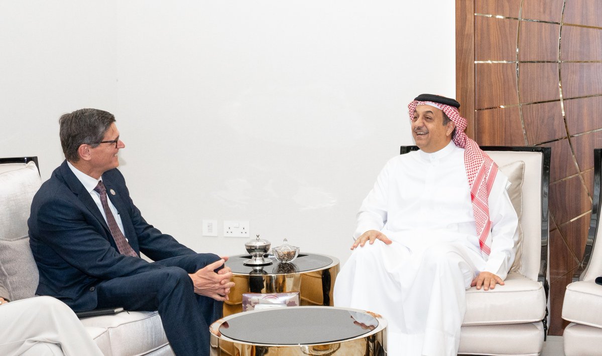 Deputy Prime Minister and Minister of State for Defense Affairs HE Dr Khalid bin Mohammed Al Attiyah met with HE General Joseph Votel, the former Commander of US Central Command, and his accompanying delegation.
During the meeting, they discussed topics of common interest as well…