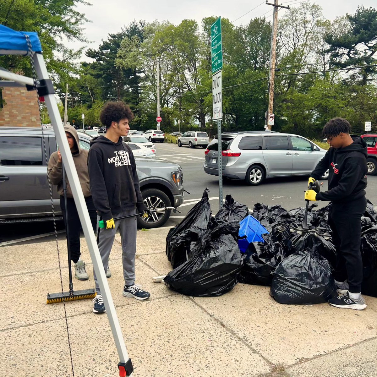 Impact_Philly's tweet photo. Thank you to all our local teens who attended our Same Day Pay event this past Saturday! With the help of over 50+ attendees, we were able to successfully clean-up Piccoli Playground. ✨🌳🧹
#teenclean #phs #kensington #impactservices #communitycleanup https://t.co/5ju03Ij6ND
