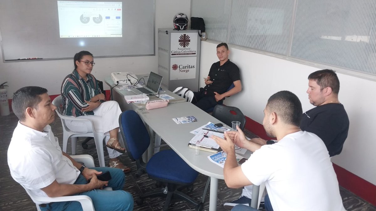 #Caquetá | En articulación con la <a href="/pastoralsocialc/">Cáritas Colombiana</a> en #Florencia y las organizaciones beneficiarias, estamos avanzando en la Mesa de Trabajo para crear la red del proyecto acuícola en Morelia. Un paso clave para fortalecer la economía popular en la región.  #TerritoriosSolidarios