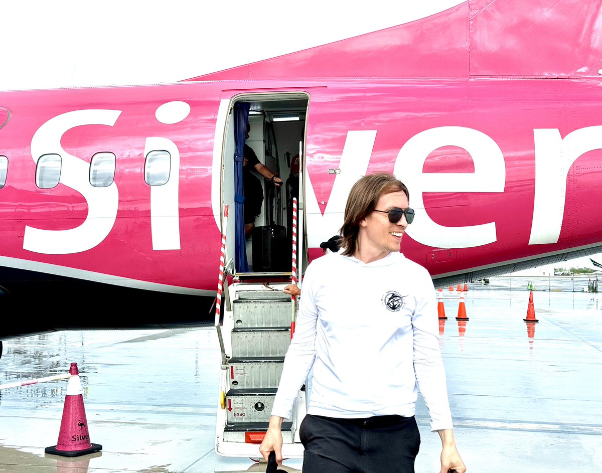 JimmyNashmusic's tweet image. Thank you @silver_airways for the great flight to Key West to play @KWSWF 🌴🎉😀 We usually drive, but now we’re gonna fly every time! Thanks for handling Adelaide (my guitar) with care ❤️
#kwswf #keywest #taylorguitars