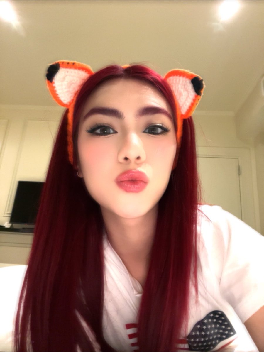 bini_mikha's tweet image. Bonus: Thank you for this cute headband heh🫶🏻