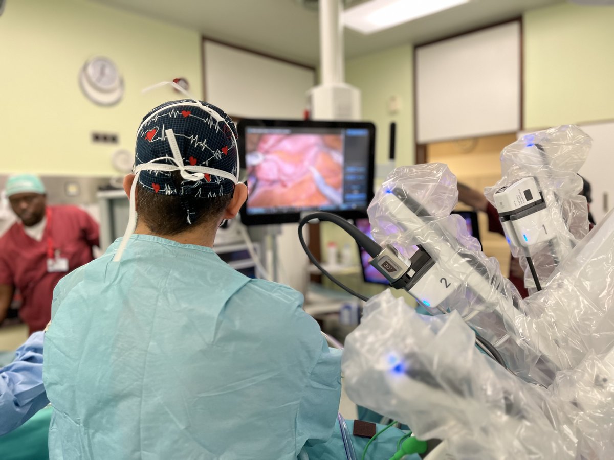 We caught up with our consultant colorectal surgeon, Claudia, to hear more about how our surgical robot is transforming procedures at Yeovil Hospital🦾🤖 See the robot in action and hear directly from Claudia here: bit.ly/4bkc4UH