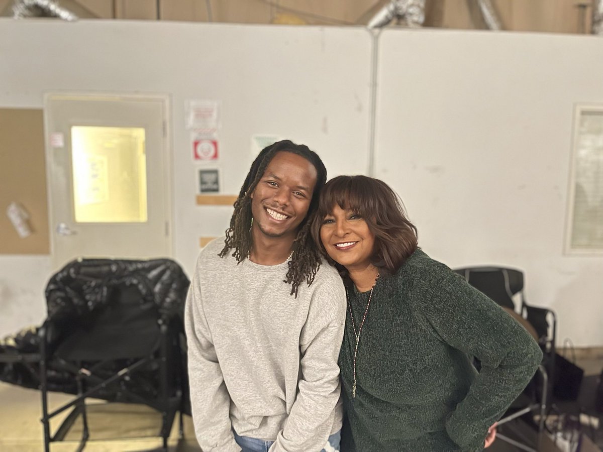 _JayEL's tweet image. Behind the scenes of 

THEM THE SCARE :

W / #pamgrier