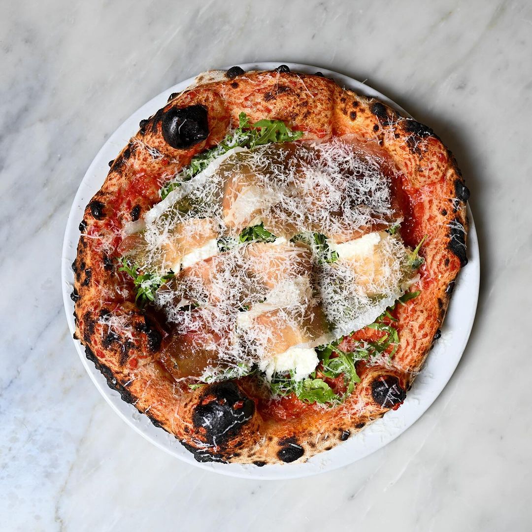 Did somebody say pizza! 🍕

If you're looking for some of the best pizza in Bath, @boscopizzeria here at Milsom Place is unbeatable ❤

Who's joining us tonight?
.
.
.
@visitbath @bathbid @batheats @bathlifemag
#bathlife #BathUK #bath #milsomplace