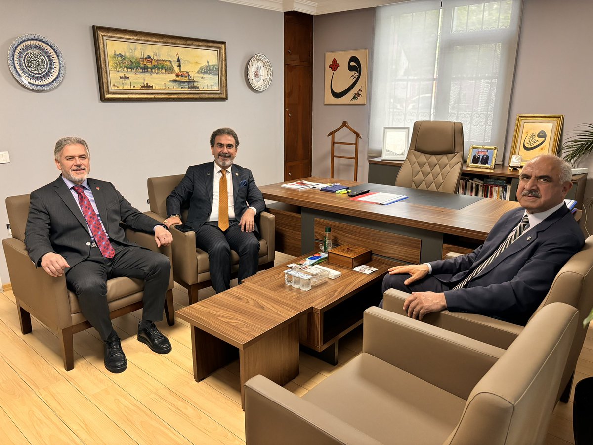 Kocaeli Milletvekilimiz Mehmet Aşıla ve Bingöl Belediye Başkan Adayımız Mehmet Ziya Buyankara hasbihal ettik. Nazik ziyaretleri için teşekkür ederim.