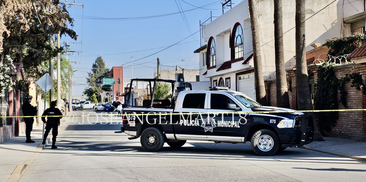 #EnDiaDelNiño al menos dos muertos y un menor de 13 años heridos. Saldo de un ataque armado esta mañana en colonia Industrial en #Fresnillo Zacatecas. Las víctimas viajaban en una vagoneta blanca. 🚨⚠️🔫🔫