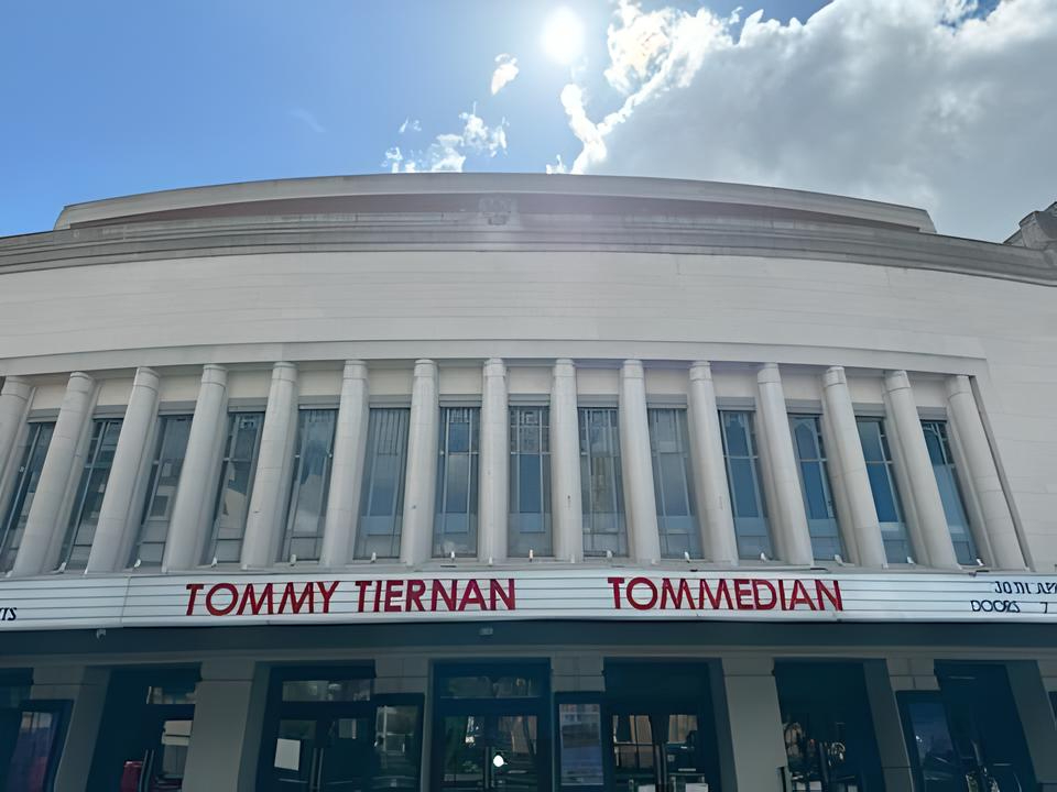 ☀️ coming out at @EventimApollo London Limited tickets available for tonight's show at the Apollo 🎟️ via tommytiernan.ie/tommy-tiernan-…