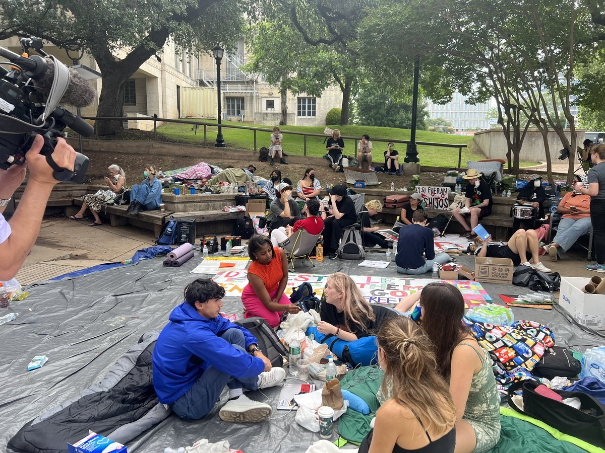 Now at Travis County Jail in Austin, Texas, @Jala__WashTV  is talking with the protesters. Their voice will be shared on @KXAN_News. 
#AustinTx #TravisCounty