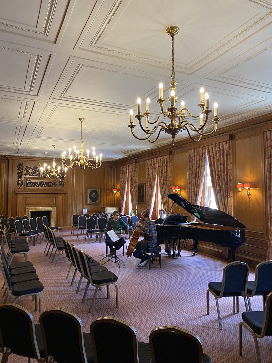 It’s a stunning spring day in the Temple and Busch Trio are rehearsing away in the Parliament Chamber of @TheInnerTemple for their concert in that beautiful wood-panelled room this evening. Gorgeous sounds of the Archduke wafting around the Inn!