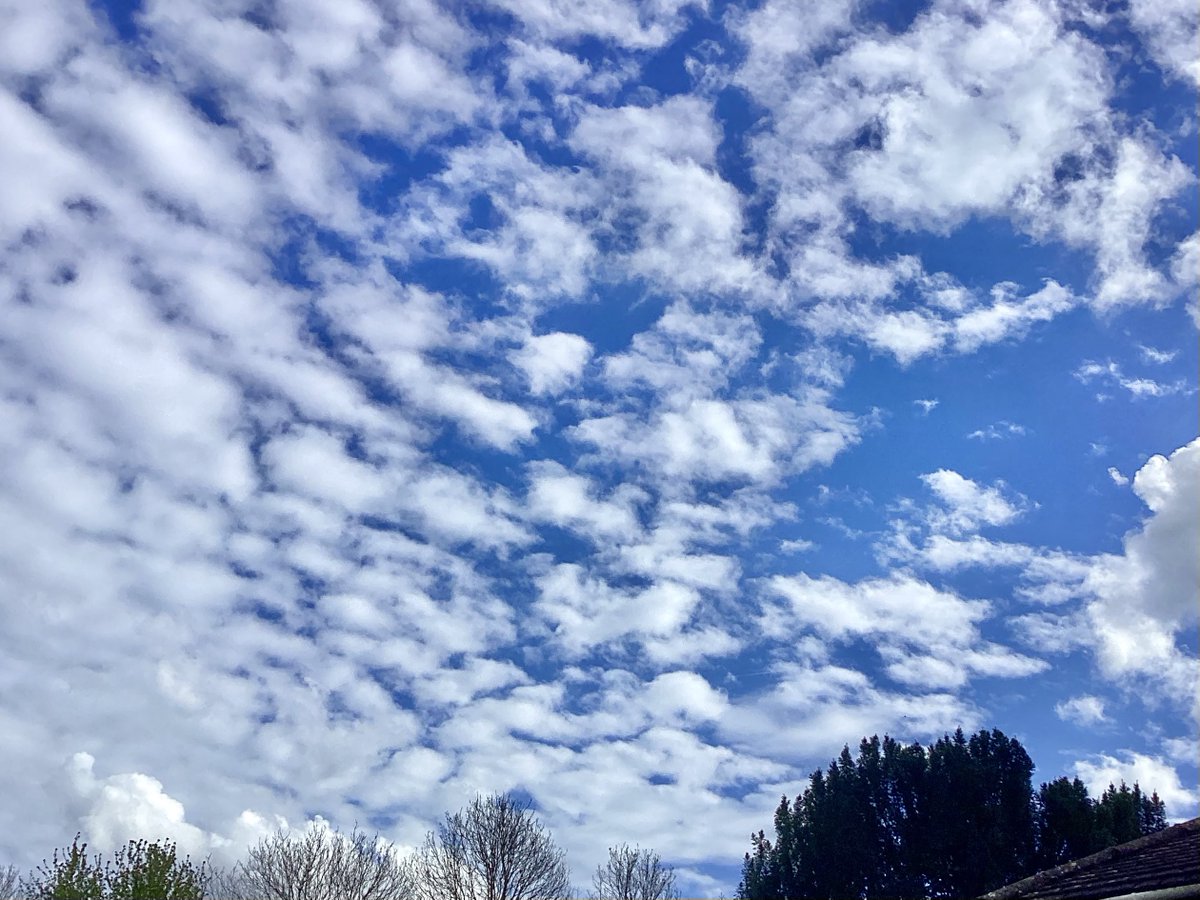 17° … really …? #lookingup #keston #kent @bbcweather @metoffice @CloudAppSoc @itvweather @SallyWeather @ChrisPage90
