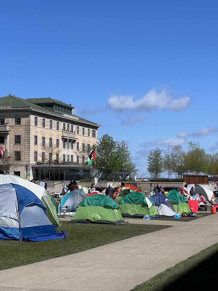 Day #2 of @UWMadison making abject fools of themselves by not enforcing their own campus policy of no camping on university grounds.