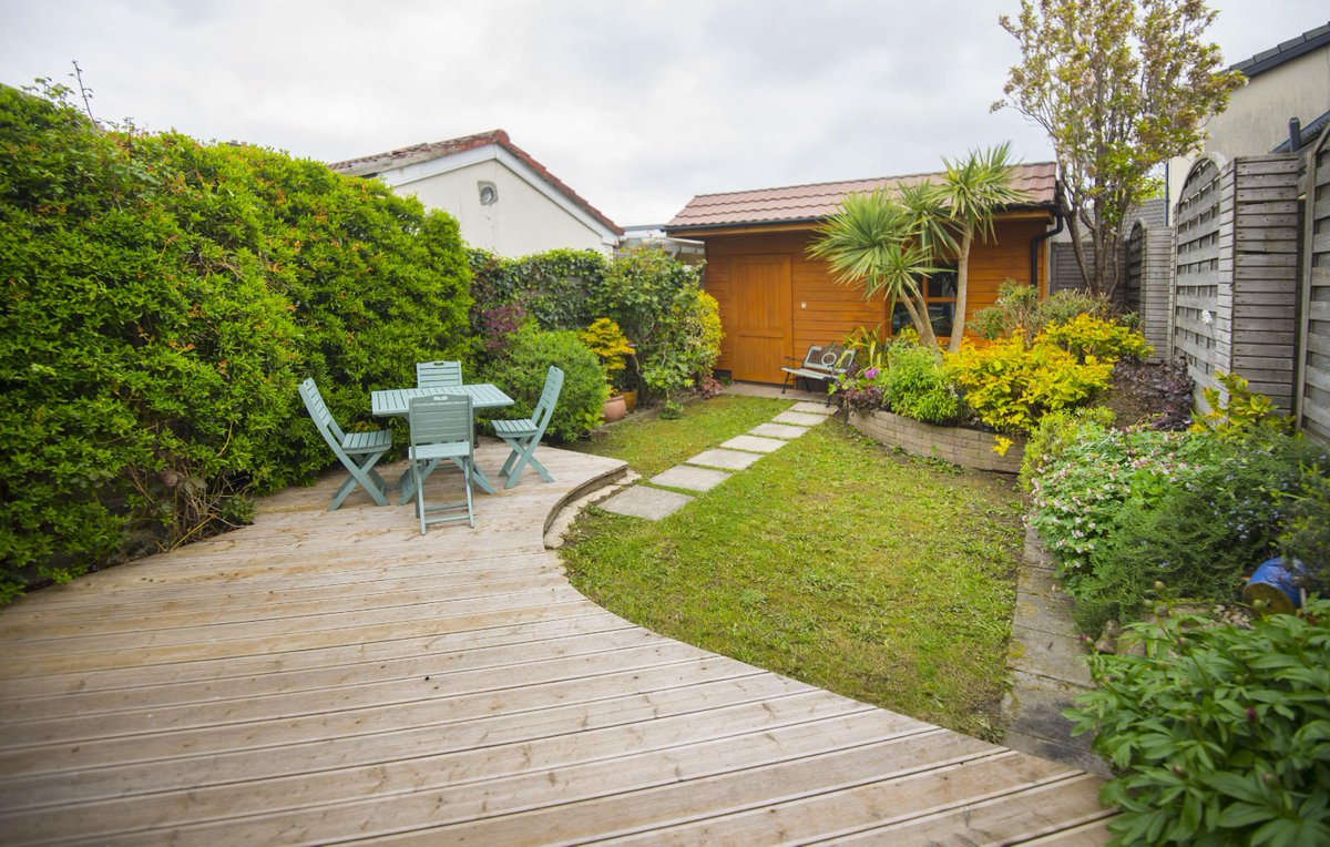 New property in Tallaght in #Dublin! Check out this 3-bed  end-terraced house, beautiful garden for those greenfingers 🌻! See the guide price & images here & keep an eye on any offers: auctioneera.ie/property/44-ki…

#Dublin #property #terracedhouse #realestate