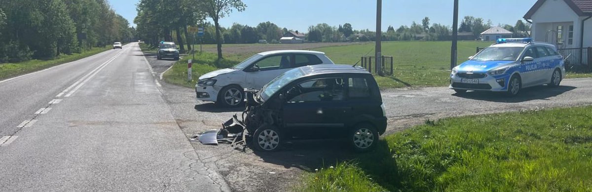 Dzsiaj w miejscowości Stępków doszło do zdarzenia drogowego.49 latka kierując samochodem marki VW Polo wyjeżdzając z drogi podporządkowanej nie ustąpiła pierszeństwa przejazdu i doprowadziła do zdarzenia z prawidłowo jadącym pojazdem Microcar.