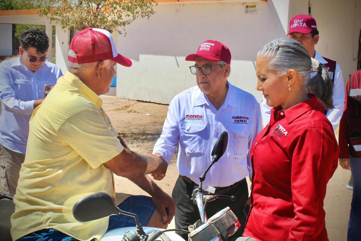 ambrociochavez9's tweet photo. #LaEscalera
#AmbrocioDiputado
Agradecemos a cada familia del ejido Gabriel Leyva Velazquez por abrirnos las puertas de su casa, es bueno saber que están dentro de #Morena y que vamos juntos por la victoria este 2 de junio. https://t.co/hyzX2Eqx0N