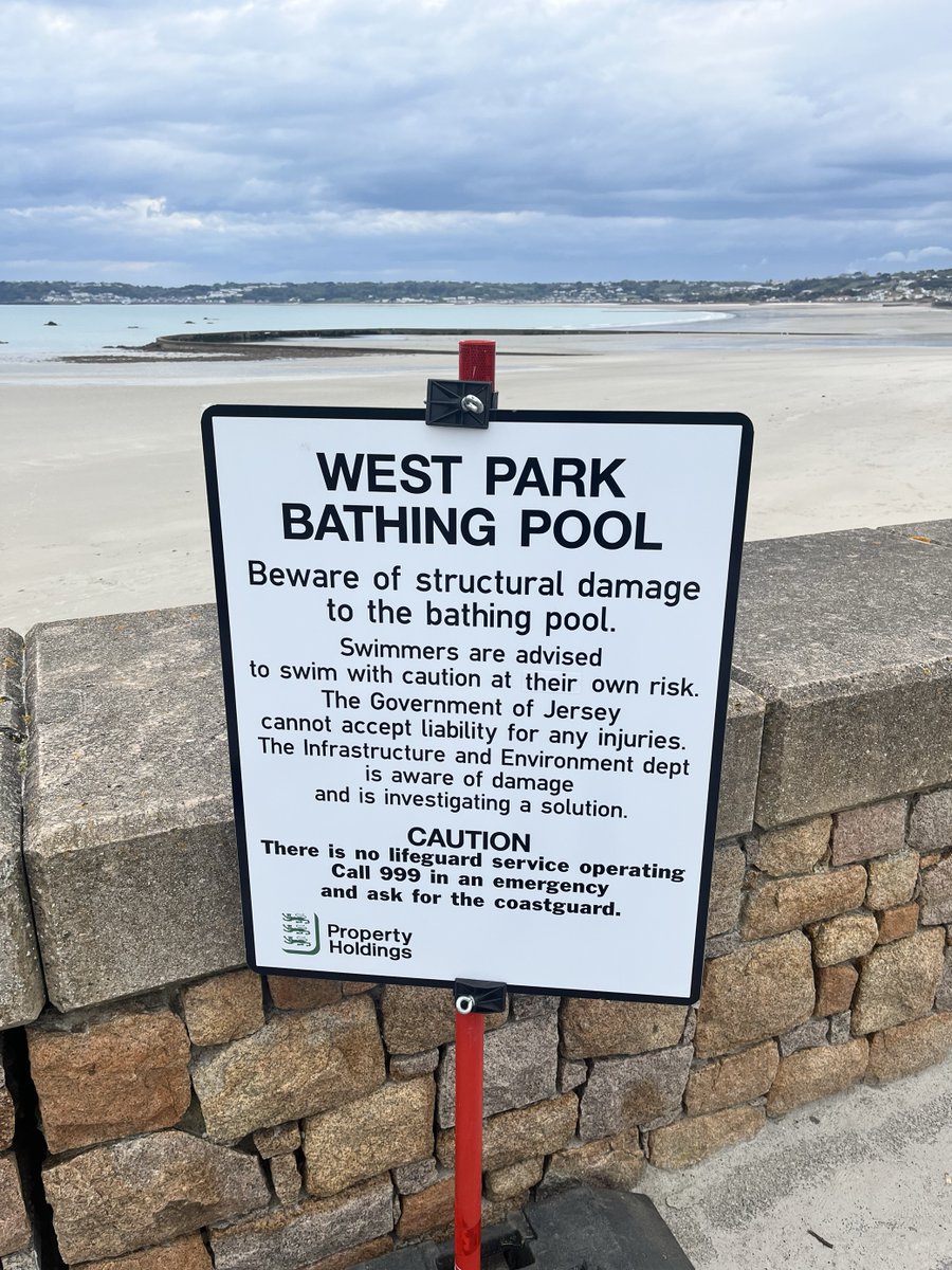 We are currently investigating a solution to structural damage at West Park Bathing Pool. Swimmers are advised to swim with caution if using the pool and do so at their own risk. Several warning signs have been put up near the pool.