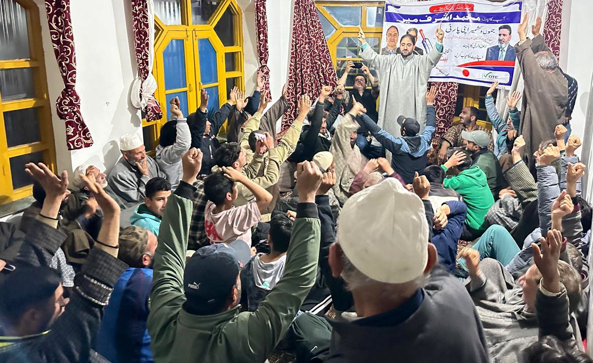 The enthusiasm and the energy at this late hour amongst our associates, especially our youth team, at Ahal #Hazratbal is inspiring and humbling. May Allah SWT bless them.