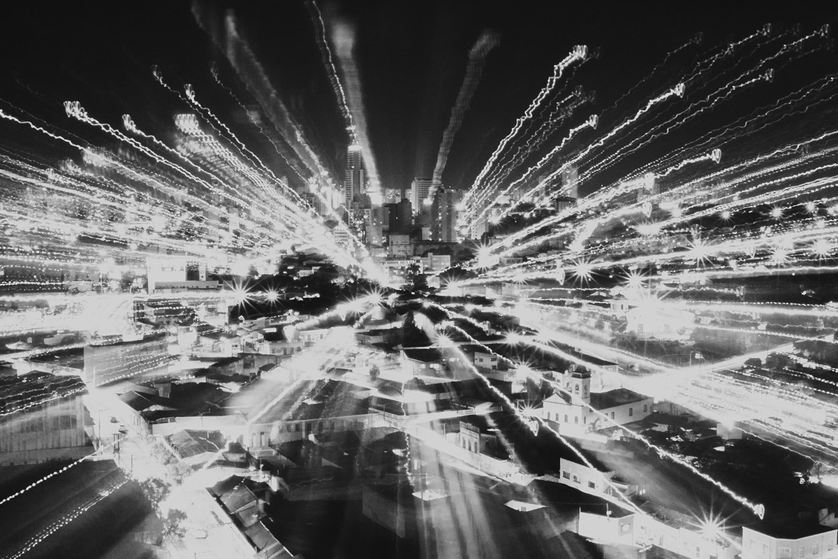 'urbandances #12'
2/10
4 tezos 

#objkt #blackandwhitephotography #cityscape #longexposure #photez