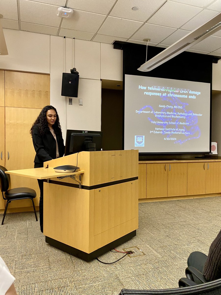 Our #postbac Jaida introducing her former @Yale mentor Dr. Sandy Chang for the Eduardo Zavala Memorial Lecture & Postbac Poster Day @NIHAging @IRPatNIH! What an amazing mentor, he came even after ankle surgery!