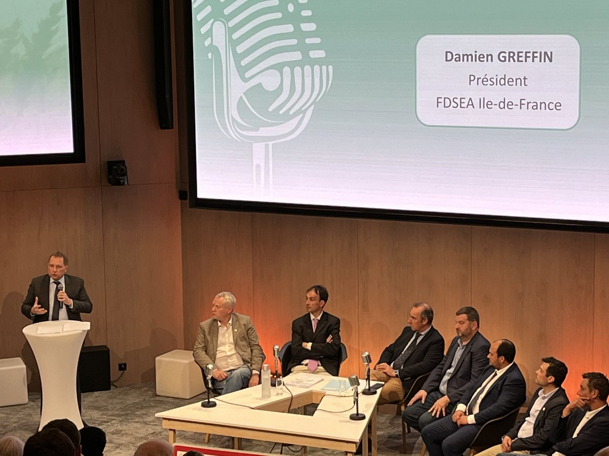 Damien Greffin, président de la FDSEA île de France, expose le rapport moral lors de l’Assemblée générale de la FDSEA. #AG2024, #FDSEAiledefrance