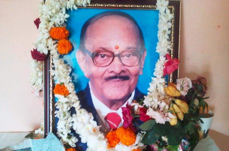 Dipak Pujari (@pujaridipak) on Twitter photo Tribute to the legendary actor director of Ollywood Sri Sarat Pujari bakhabapa on his death anniversary today. Pujari family lost him today in the year 2014. Om Shanti 🙏 Shraddhanjali 🙏
<a href="/popmumbai/">POP-Mumbai</a> <a href="/JuharFoundation/">Juhar Foundation</a> Tribute to the legendary actor director of Ollywood Sri Sarat Pujari bakhabapa on his death anniversary today. Pujari family lost him today in the year 2014. Om Shanti 🙏 Shraddhanjali 🙏
<a href="/popmumbai/">POP-Mumbai</a> <a href="/JuharFoundation/">Juhar Foundation</a>