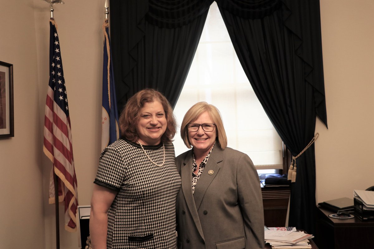 The National Dairy Board has 37 members who work on issues surrounding animal wellness, sustainability, and hunger. Thanks to #MN07’s own Suzanne Vold from Dorrich Dairy for meeting me while they were in D.C.!