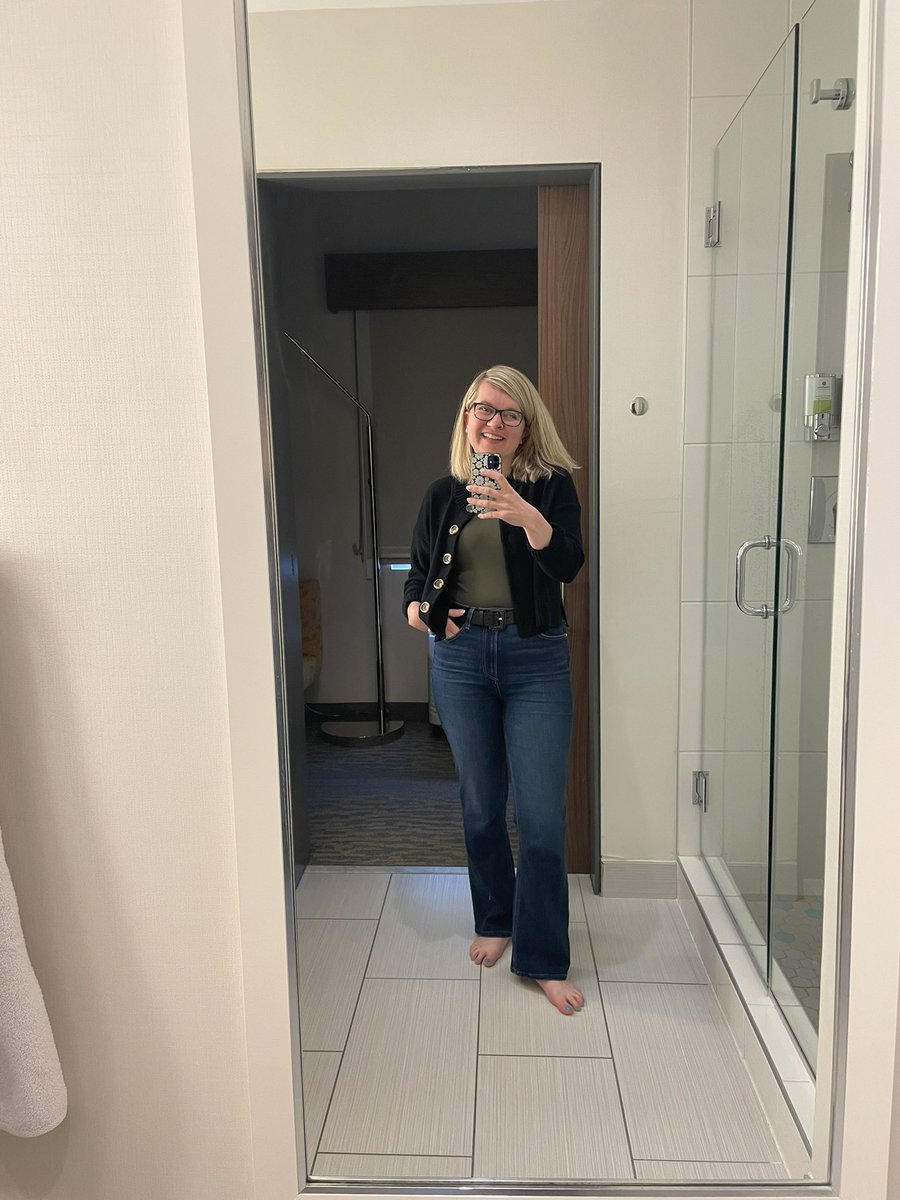 StyleSTEAMed's tweet photo. I did decide to wear jeans today at Day 2 of #data24 but make it #Christina with a cardigan and metallics ✨ #OOTDData24 #techfemme https://t.co/IZrrS84xTE